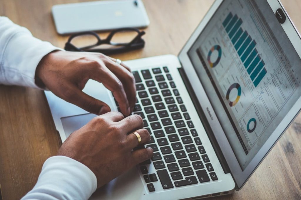 Avis Semrush : outil SEO et marketing numérique
