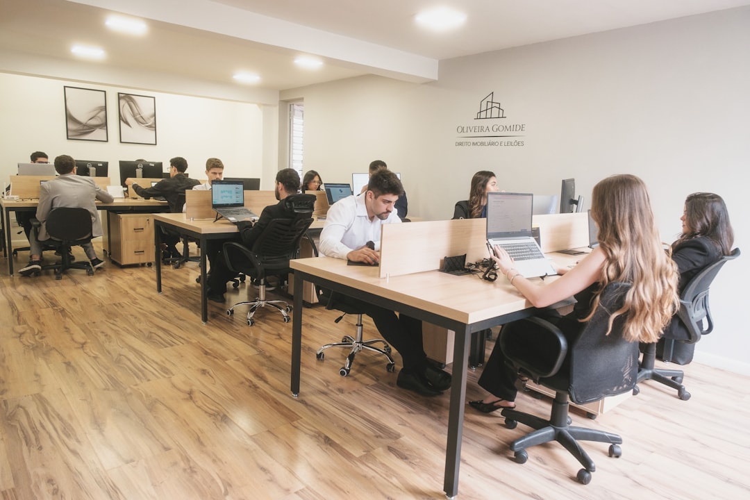 Avis sur Surfer pour optimisation et création de contenu