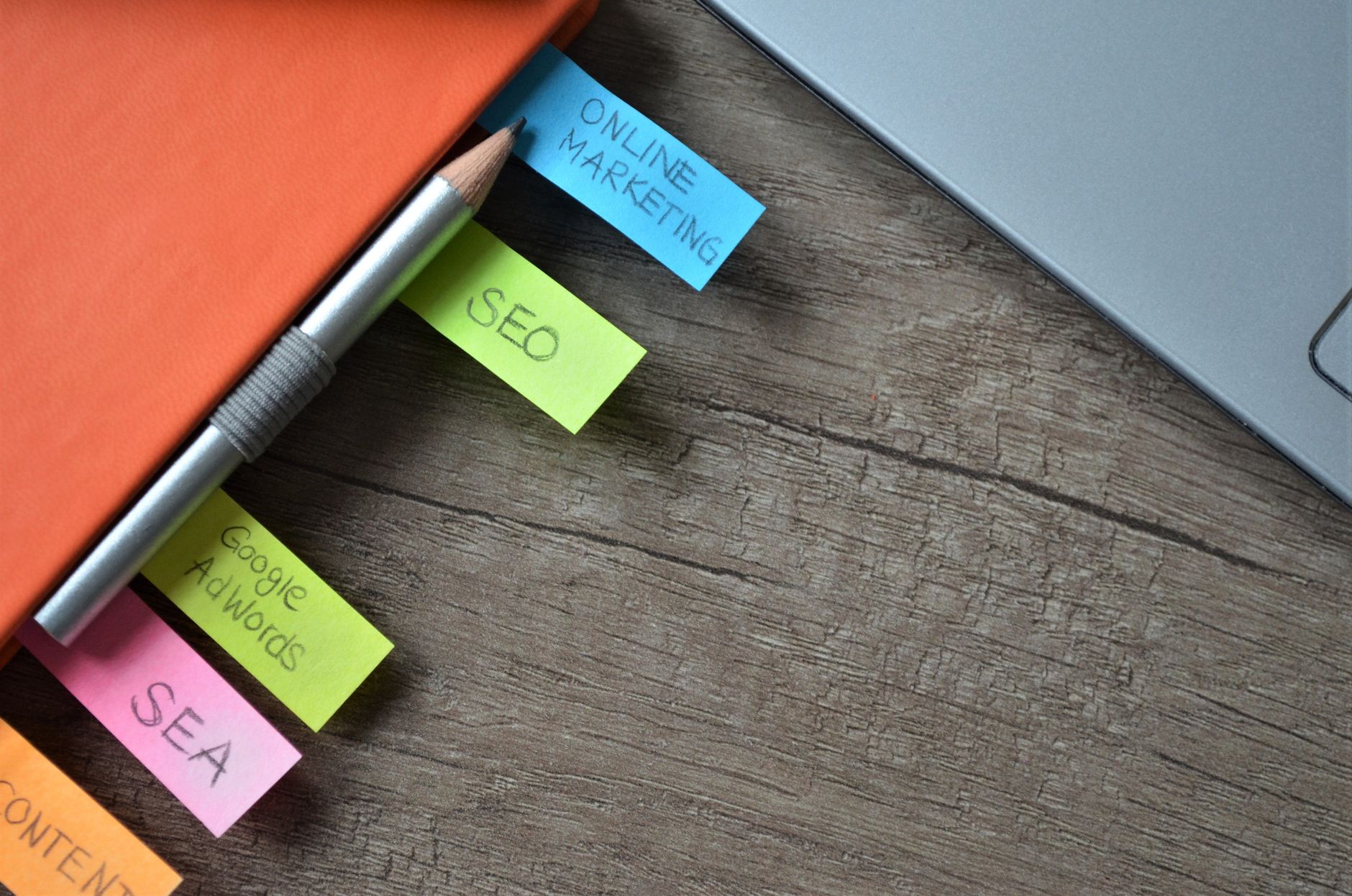 Ahrefs ou Semrush pour la recherche de mots-clés